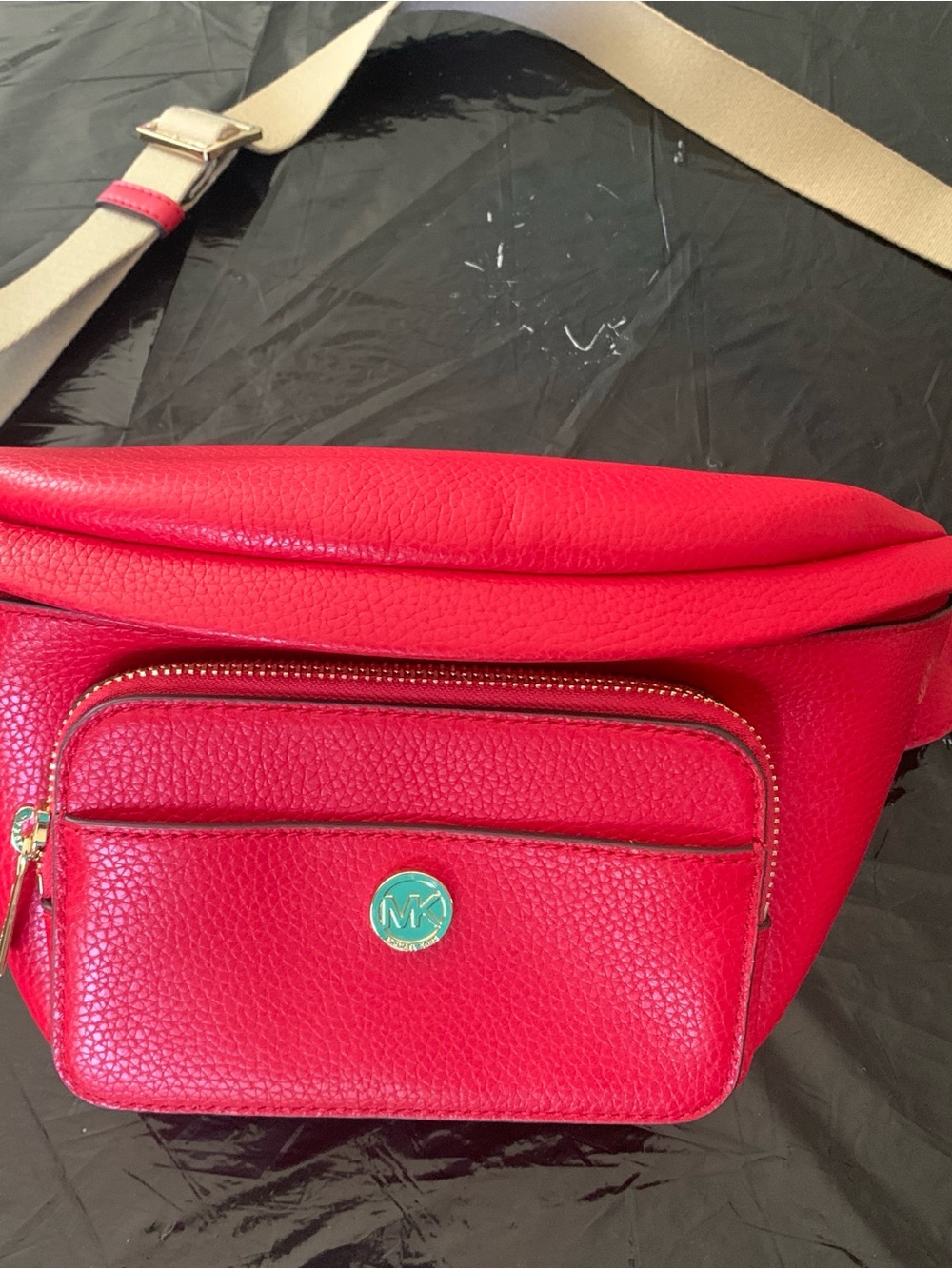 Michael Kors Red 100% Pebbled Leather Crossbody Or Belt Bag with Contrast Strap - Picture 2 of 6